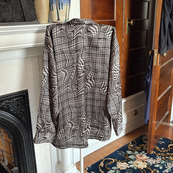 Urban outfitters Supernova Souvenir button down shirt. Worn once. Perfect shape. - Picture 9 of 10